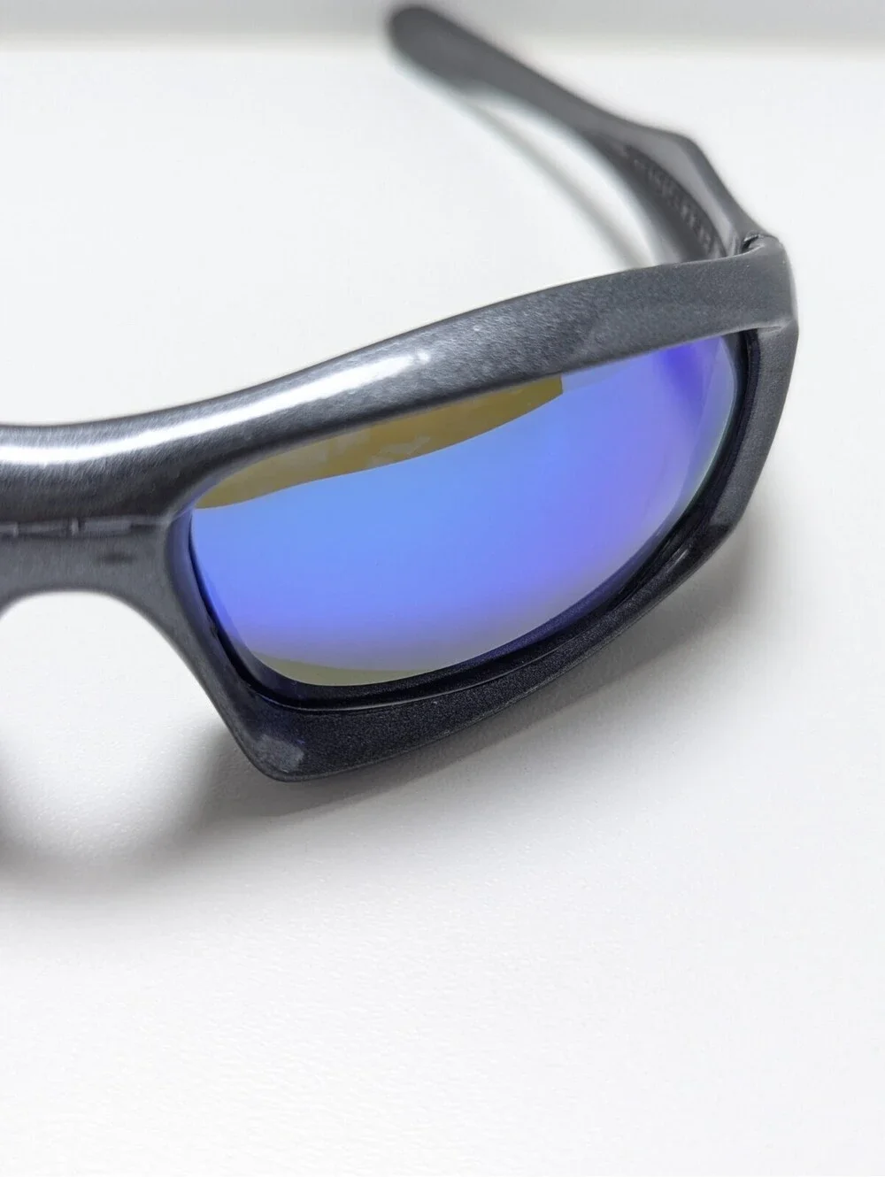 Oakley Monster Pup Blue Lens Polished Grey Silver Wrap Men’s Sport Sunglasses
